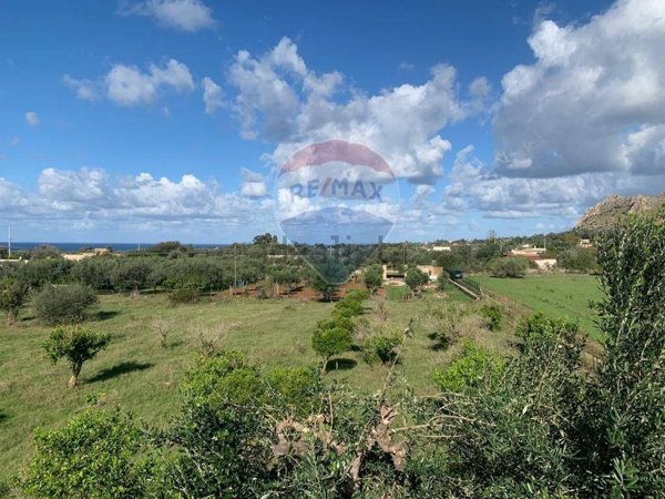 locale di sgombero in vendita a Terrasini in zona Paternella