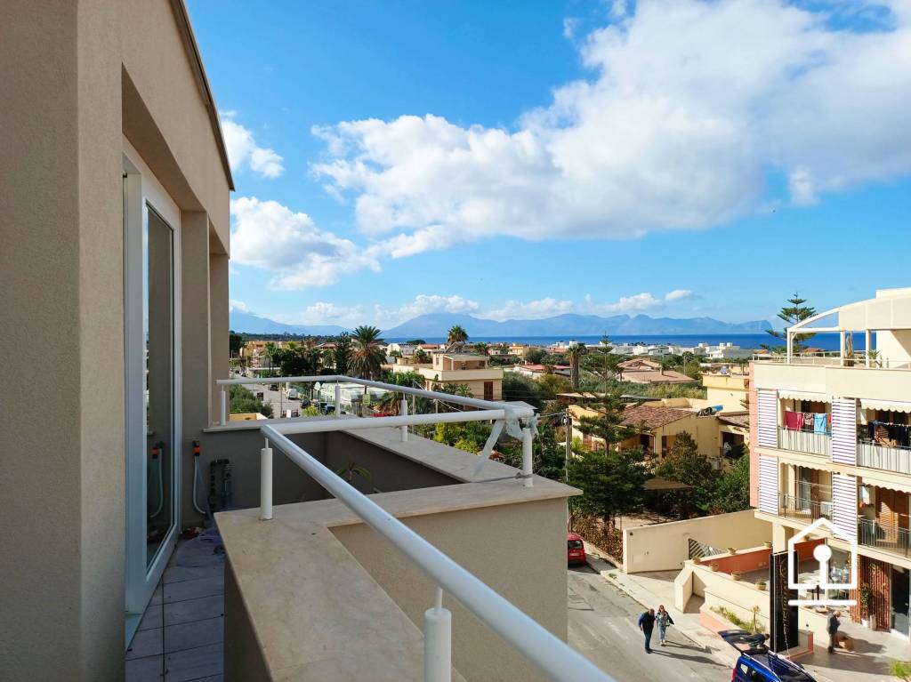 appartamento in vendita a Terrasini in zona Cala Rossa
