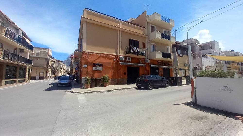 negozio in vendita a Terrasini