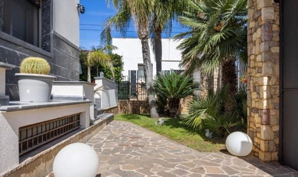 casa indipendente in vendita a Terrasini in zona Cala Rossa