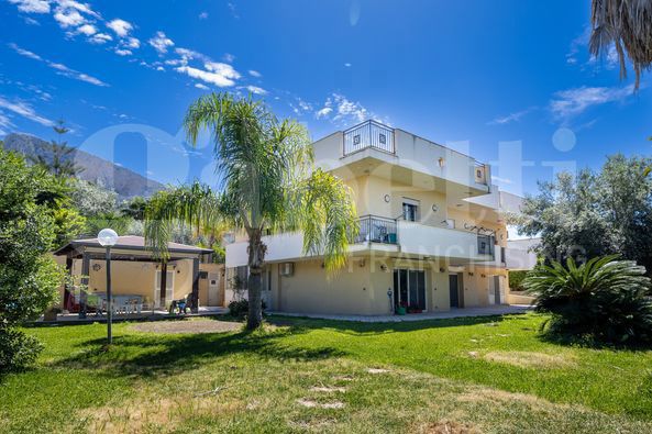 casa indipendente in vendita a Terrasini in zona Cala Rossa