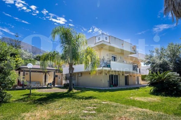 casa indipendente in vendita a Terrasini in zona Cala Rossa