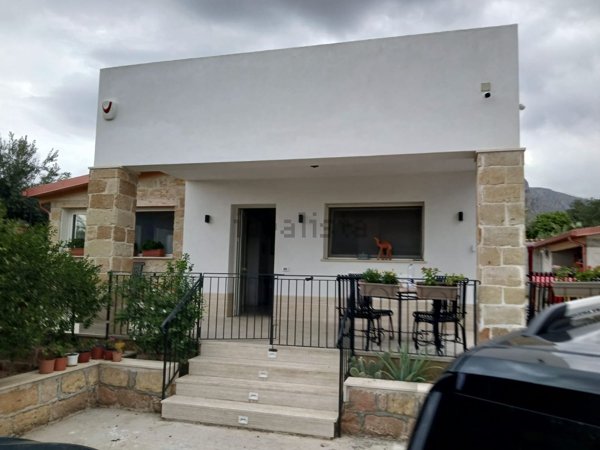 casa indipendente in vendita a Terrasini