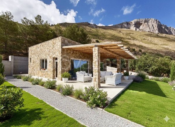 casa indipendente in vendita a Terrasini