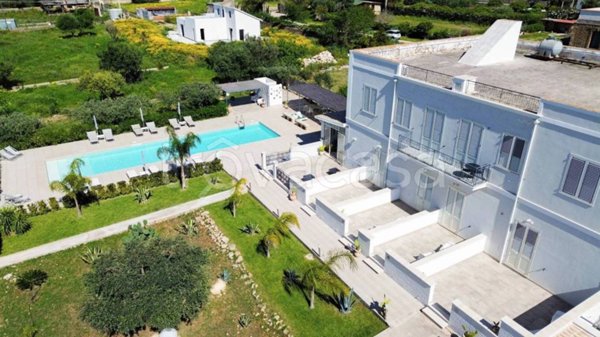 casa indipendente in vendita a Terrasini in zona Cala Rossa