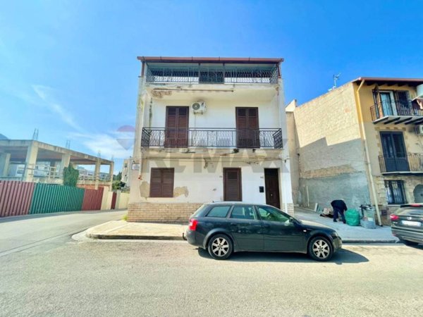 casa indipendente in vendita a Terrasini