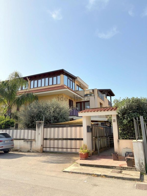 appartamento in vendita a Terrasini in zona Cala Rossa