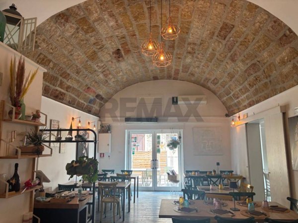 locale commerciale in vendita a Terrasini