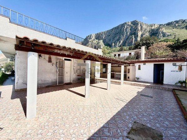 casa indipendente in vendita a Terrasini in zona Paterna