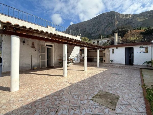 casa indipendente in vendita a Terrasini