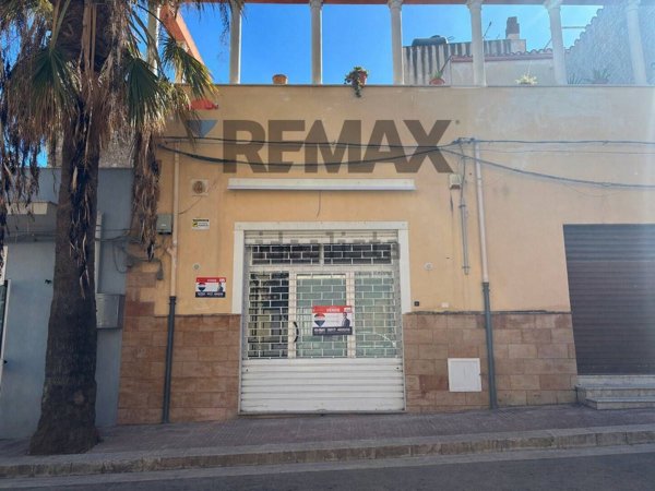 locale commerciale in vendita a Terrasini