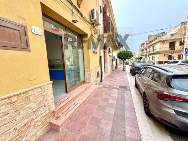 locale commerciale in vendita a Terrasini