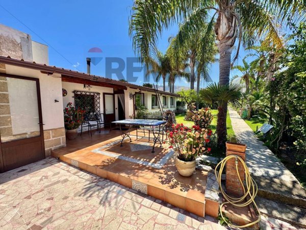 casa indipendente in vendita a Terrasini