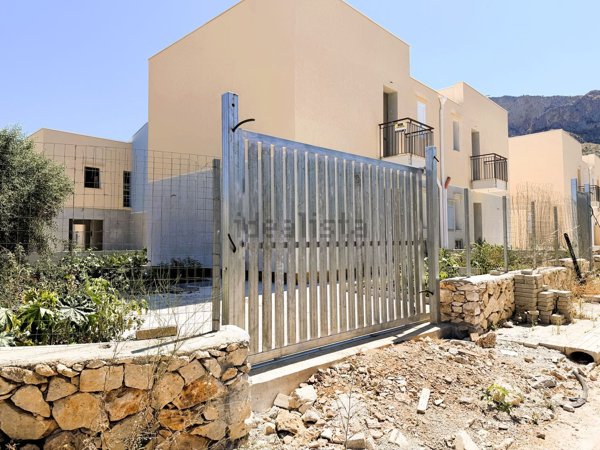 casa indipendente in vendita a Terrasini in zona Cala Rossa