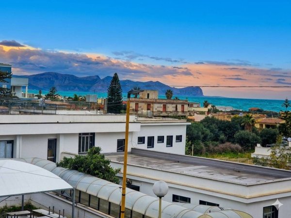 appartamento in vendita a Terrasini in zona Cala Rossa