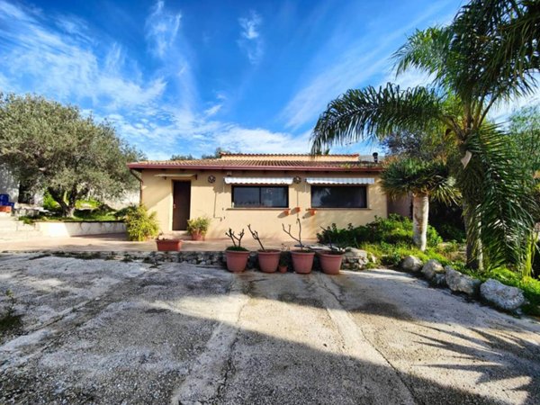 casa indipendente in vendita a Terrasini in zona Paternella