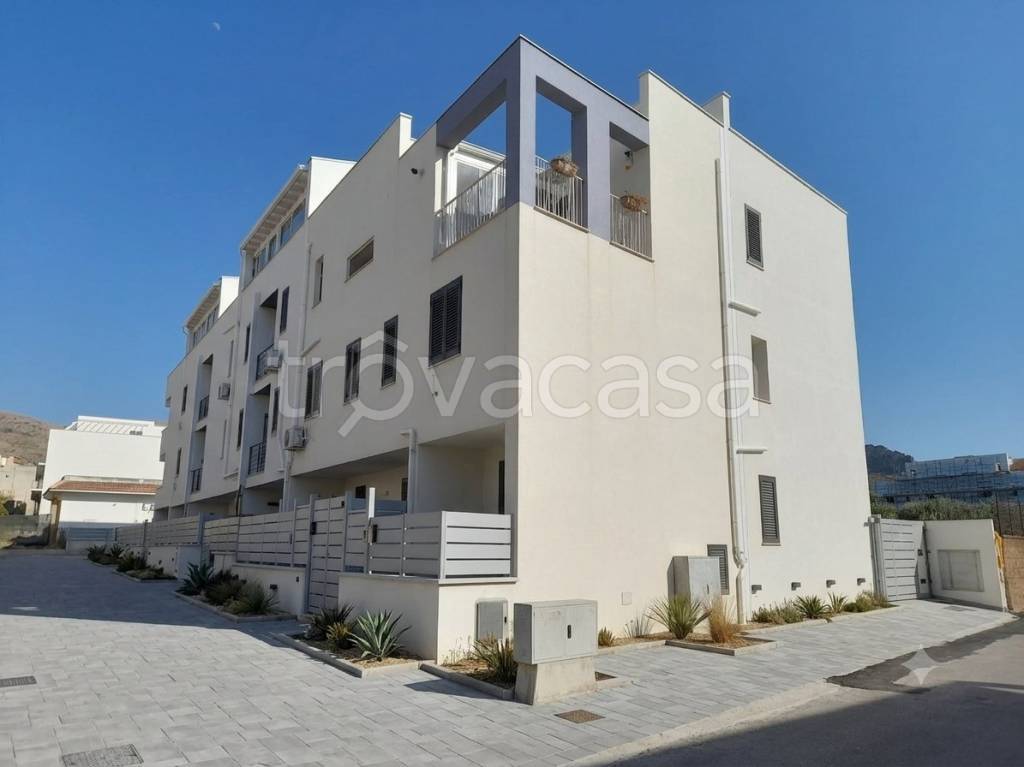 appartamento in vendita a Terrasini in zona Cala Rossa