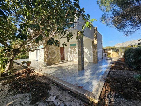 casa indipendente in vendita a Terrasini in zona Cala Rossa