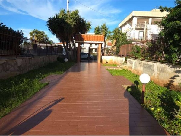 appartamento in vendita a Terrasini in zona Cala Rossa
