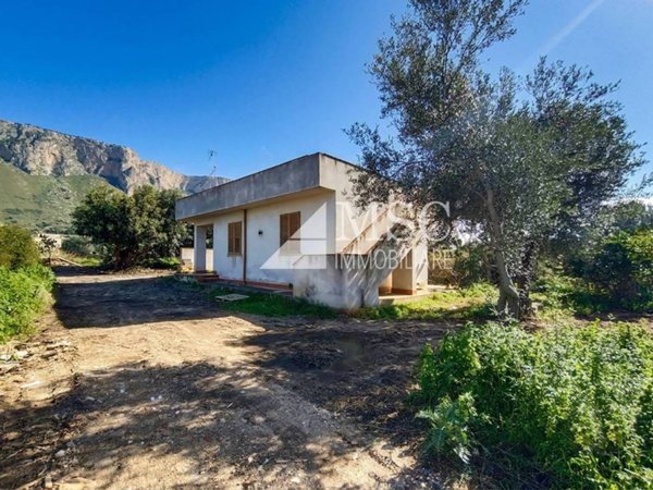 casa indipendente in vendita a Terrasini in zona Paternella