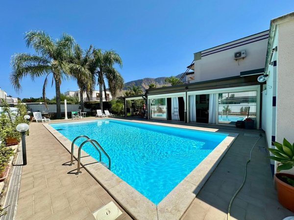 casa indipendente in vendita a Terrasini in zona Città del Mare/Perla del Golfo