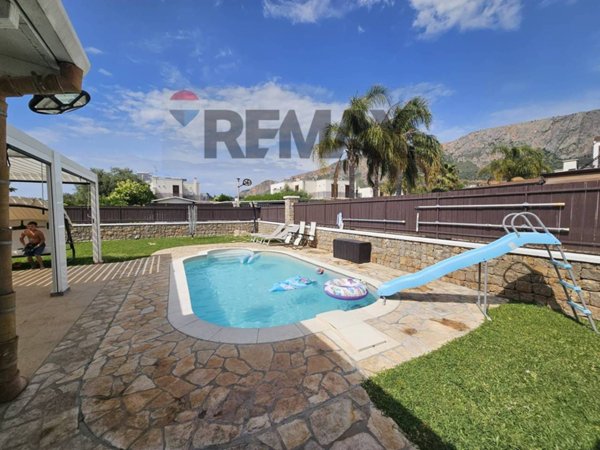 casa indipendente in vendita a Terrasini in zona Città del Mare/Perla del Golfo