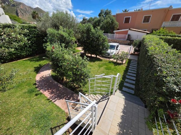 appartamento in vendita a Terrasini in zona Cala Rossa