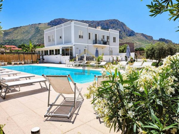 casa indipendente in vendita a Terrasini