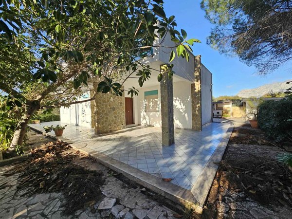 casa indipendente in vendita a Terrasini in zona Cala Rossa