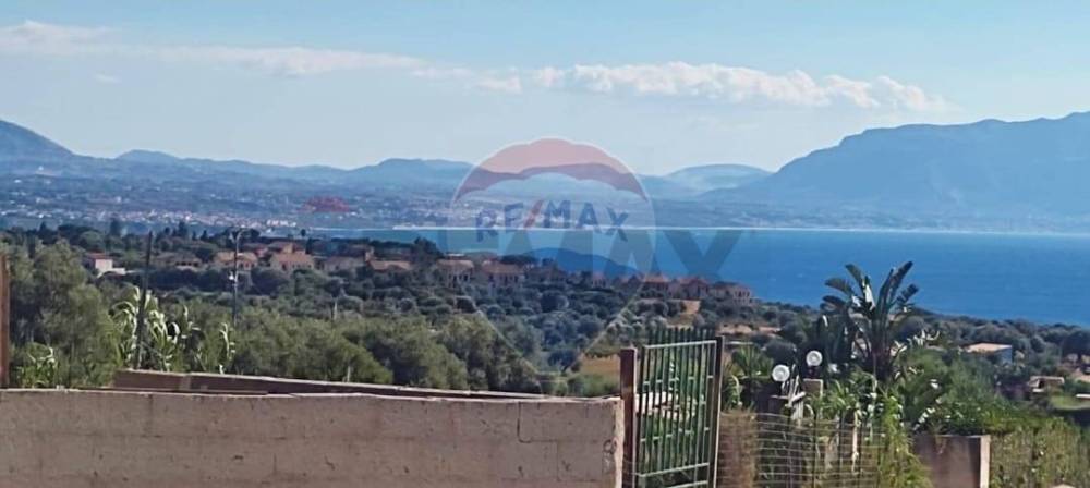 locale di sgombero in vendita a Terrasini in zona Paternella