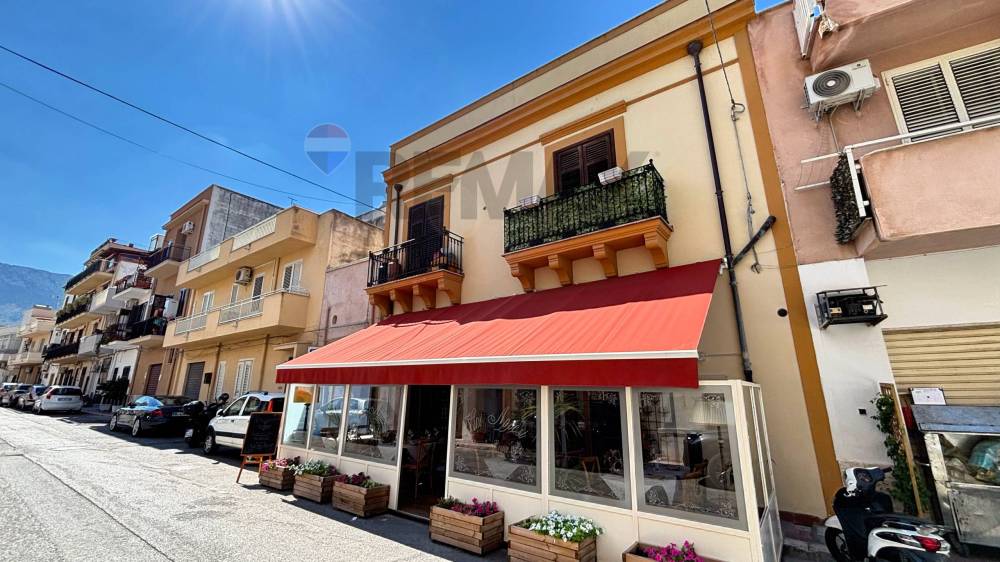 casa indipendente in vendita a Terrasini