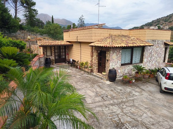 casa indipendente in vendita a Torretta