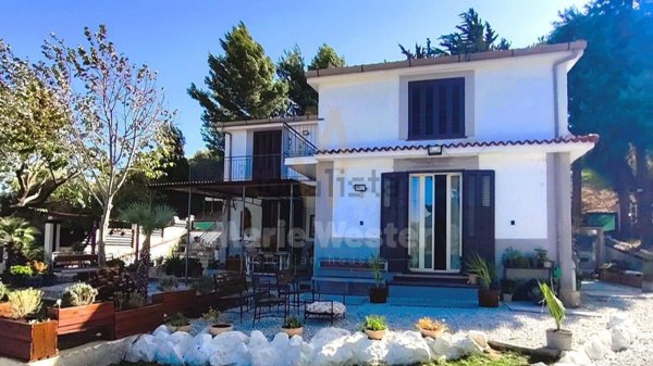 esavano in vendita a Trabia in zona Sant'Onofrio