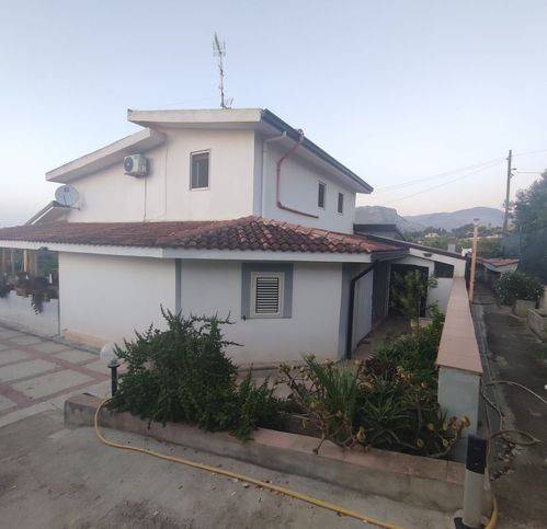 casa indipendente in vendita a Trappeto
