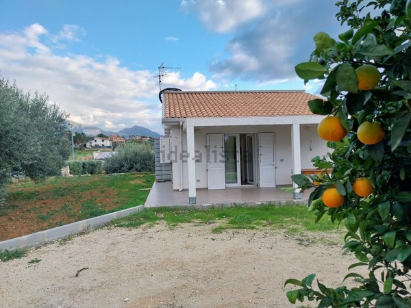 casa indipendente in vendita a Trappeto