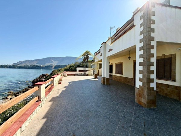 casa indipendente in vendita a Trappeto