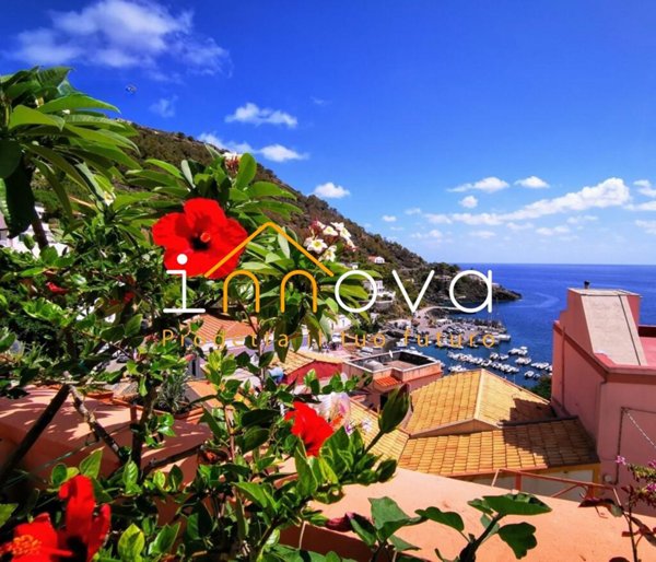 casa indipendente in vendita ad Ustica