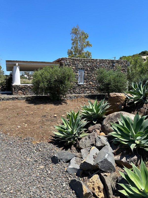 casa indipendente in vendita ad Ustica