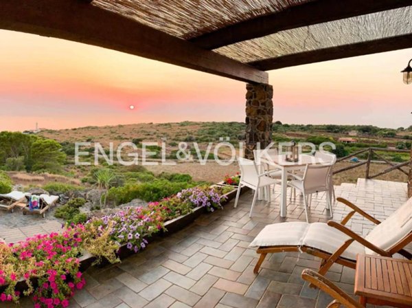 casa indipendente in vendita ad Ustica