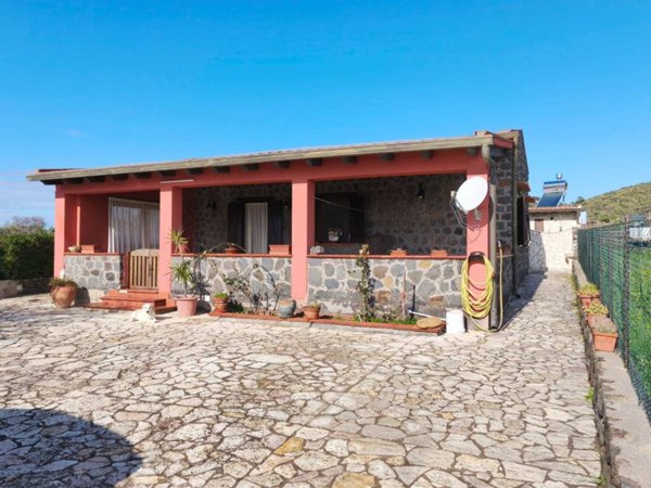 casa indipendente in vendita ad Ustica