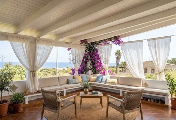 casa indipendente in vendita ad Ustica