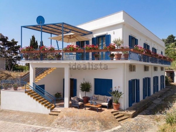 quadrivano in vendita ad Ustica