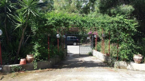 casa indipendente in vendita a Ventimiglia di Sicilia