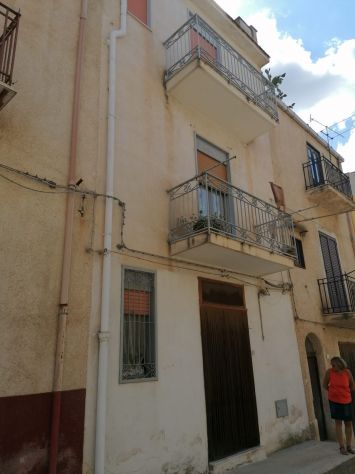 casa indipendente in vendita a Ventimiglia di Sicilia