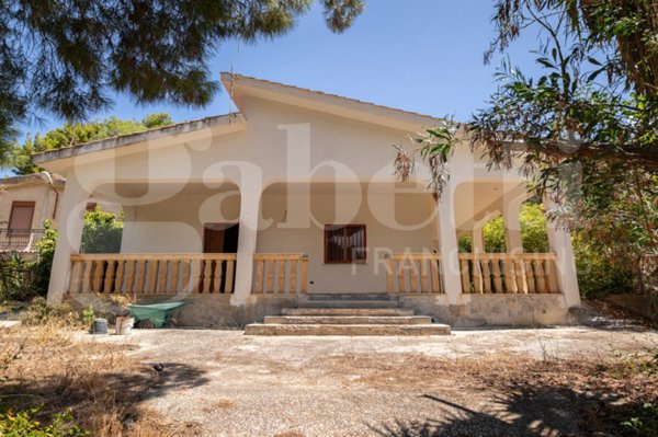 casa indipendente in vendita a Ventimiglia di Sicilia