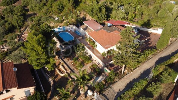 casa indipendente in vendita a Ventimiglia di Sicilia
