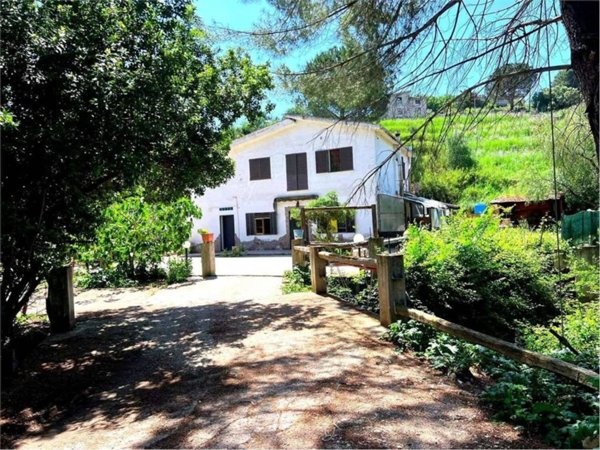 casa indipendente in vendita a Ventimiglia di Sicilia