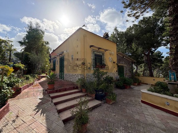 casa indipendente in vendita a Ventimiglia di Sicilia