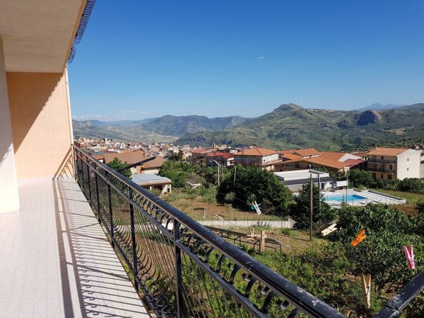 casa indipendente in vendita a Ventimiglia di Sicilia