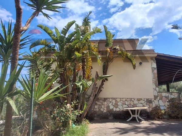 casa indipendente in vendita a Ventimiglia di Sicilia